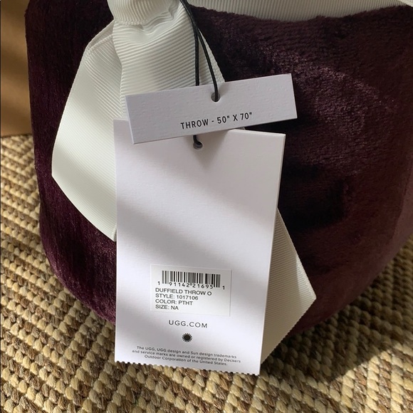 NWT UGG ❤️last one❤️Throw Blanket - Picture 4 of 8